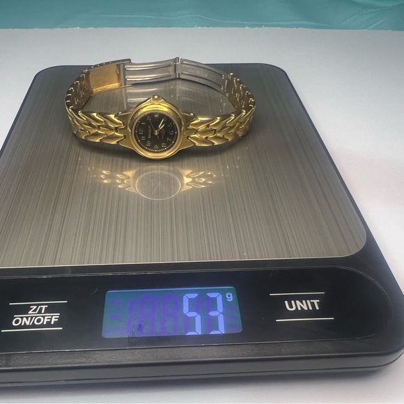 (926)Gruen Ladies Quartz Gold Watch with Black Dial and Date… - Picture 8 of 8